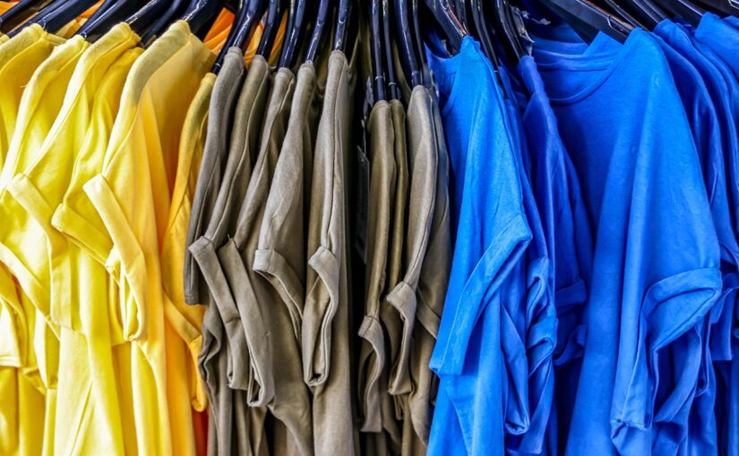 Vælg en OEKO-TEX t-shirt med tryk, der fungerer fra arrangement til hverdag